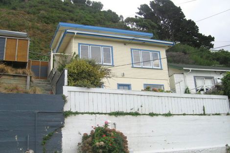 Photo of property in 276 Queens Drive, Lyall Bay, Wellington, 6022