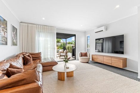Photo of property in 30a Kukuwai Avenue, Red Beach, 0932