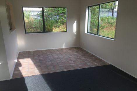 Photo of property in 15 Aldern Road, Massey, Auckland, 0614