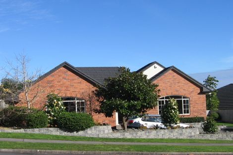 Photo of property in 33 John Brooke Crescent, East Tamaki Heights, Auckland, 2016