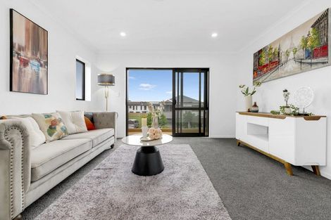 Photo of property in 8 Pineview Drive, Rosehill, Papakura, 2113