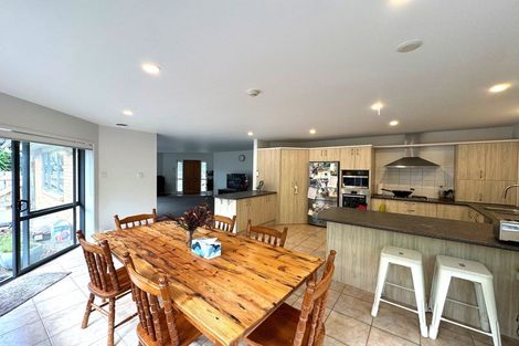 Photo of property in 7 Lone Tree Avenue, Te Atatu Peninsula, Auckland, 0610