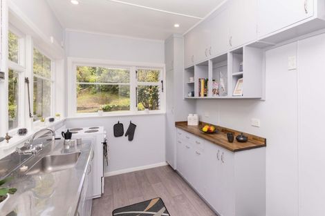 Photo of property in 7 Kiwi Crescent, Tawa, Wellington, 5028