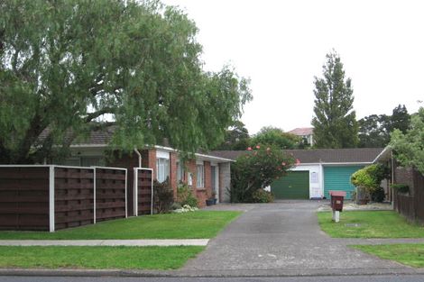 Photo of property in 2/65 Glendale Road, Glen Eden, Auckland, 0602