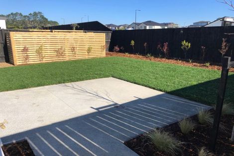 Photo of property in 36 Lumbarda Drive, Kumeu, 0810