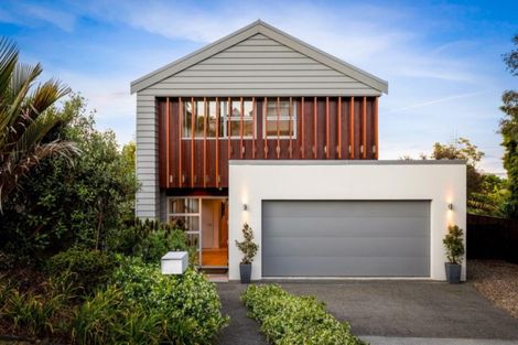 Photo of property in 8 Garadice Road, Rothesay Bay, Auckland, 0630