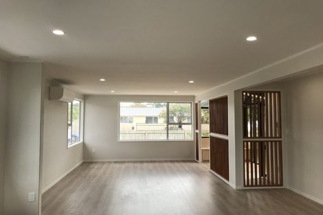 Photo of property in 2 Sabot Place, Massey, Auckland, 0614