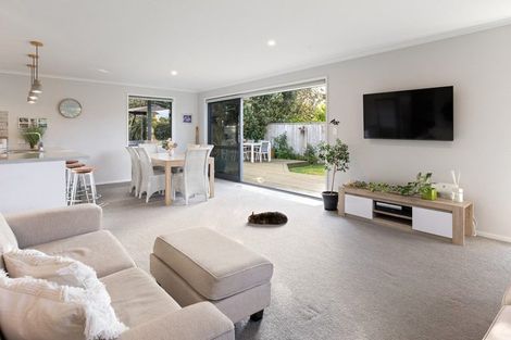 Photo of property in 15 Ian Place, Waihi Beach, 3611