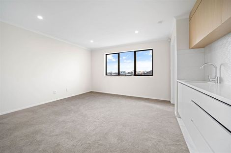 Photo of property in 83 Clarks Beach Road, Clarks Beach, 2122