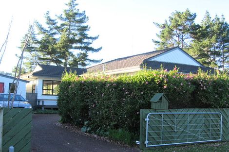 Photo of property in 32 Redlands Grove, Swanson, Auckland, 0612