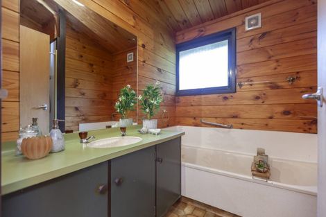 Photo of property in 1a Karaka Grove, Waikanae, 5036