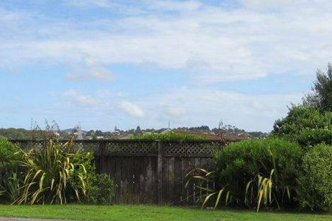 Photo of property in 38 Cedar Heights Avenue, Massey, Auckland, 0614