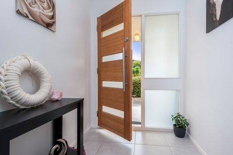 Photo of property in 28 Jillteresa Crescent, Half Moon Bay, Auckland, 2012