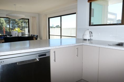 Photo of property in 27 Titoki Road, Waikanae Beach, Waikanae, 5036