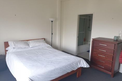 Photo of property in 10 Lawson Place, Mount Victoria, Wellington, 6011