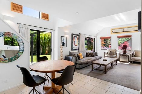 Photo of property in 6 Chartres Lane, Arrowtown, 9302