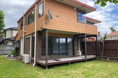 Photo of property in 2/12 Bradbury Road, Botany Downs, Auckland, 2010