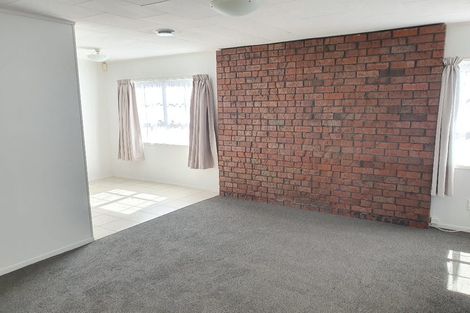 Photo of property in 33 Claverdon Drive, Massey, Auckland, 0614