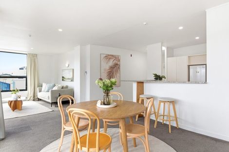 Photo of property in 17 Kent Terrace - Kent Apartments, 7e/16 Kent Terrace, Mount Victoria, Wellington, 6011