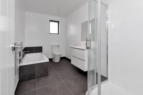 Photo of property in 15 Te Taniwha Road, One Tree Point, 0118