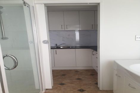 Photo of property in 32 Athena Drive, Totara Vale, Auckland, 0629