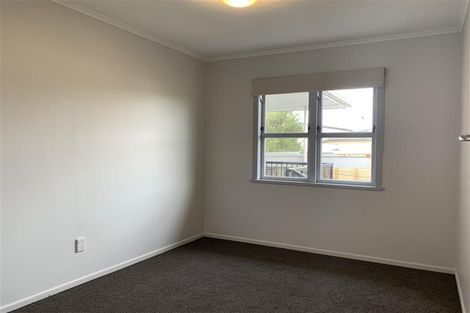 Photo of property in 22 Hobsonville Road, West Harbour, Auckland, 0618
