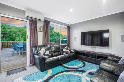 Photo of property in 25 Kapiti Crescent, Titahi Bay, Porirua, 5022