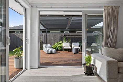 Photo of property in 33 Te Kio Crescent, Papamoa Beach, Papamoa, 3118