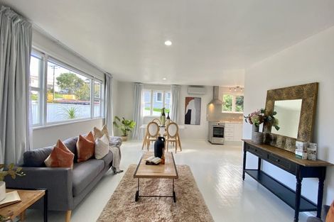 Photo of property in 12 Utting Street, Birkdale, Auckland, 0626
