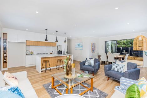 Photo of property in 3 Vintry Drive, Kumeu, 0810