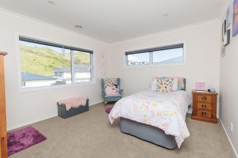 Photo of property in 33 Rochdale Drive, Churton Park, Wellington, 6037