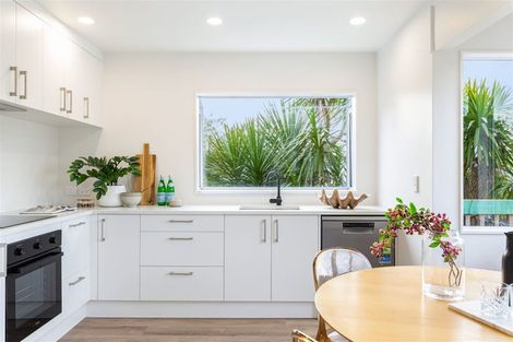 Photo of property in 1/51 Aeroview Drive, Beach Haven, Auckland, 0626