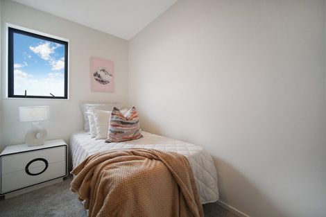 Photo of property in 1 Papauma Place, Papakura, 2110