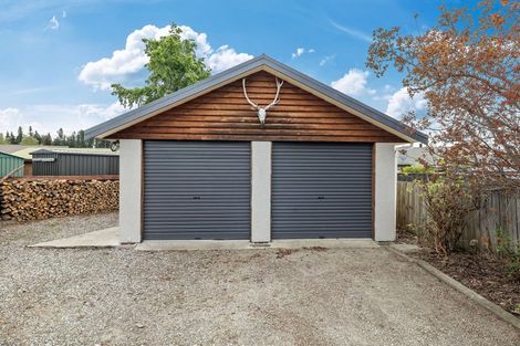 Photo of property in 16 Kuri Place, Wanaka, 9305