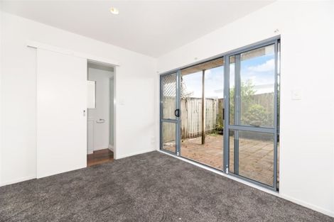 Photo of property in Lakeview Terrace, 22/14 Ambrico Place, New Lynn, Auckland, 0600