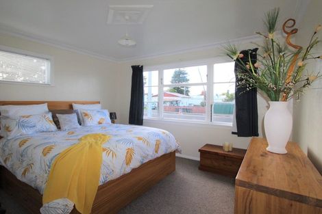 Photo of property in 1 Huia Street, Pahiatua, 4910