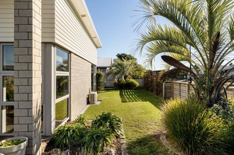 Photo of property in 1 Butterworth Crescent, Papamoa Beach, Papamoa, 3118