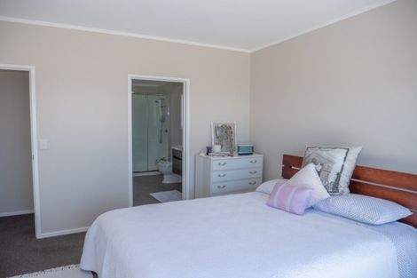 Photo of property in 11 Nancy Wake Place, Cable Bay, 0420