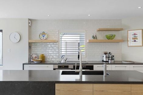 Photo of property in 37 Thornycroft Street, Fendalton, Christchurch, 8052