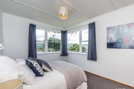 Photo of property in 5 Catherine Crescent, Paparangi, Wellington, 6037