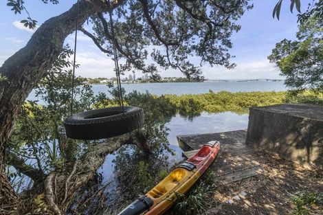 Photo of property in 83 Ngataringa Road, Devonport, Auckland, 0624