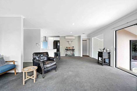 Photo of property in 16 Palm Grove Drive, Western Heights, Hamilton, 3200