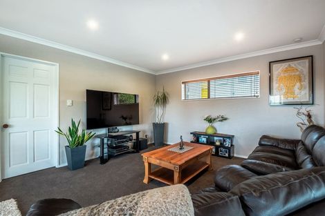 Photo of property in 99 John Downs Drive, Browns Bay, Auckland, 0630