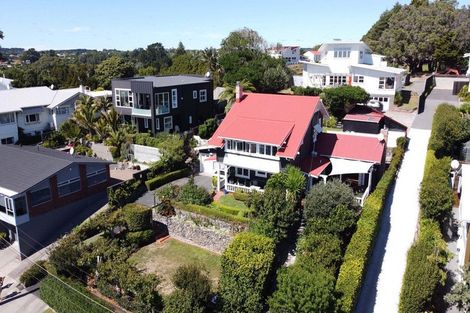 Photo of property in 124 Pendarves Street, New Plymouth, 4312
