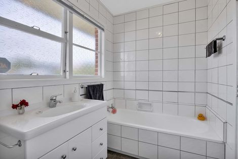 Photo of property in 1 Reid Avenue, Hawera, 4610