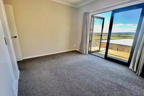 Photo of property in 93 Oak Road, Poraiti, Napier, 4112