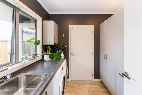 Photo of property in 10 Mediterranean Grove, Fitzherbert, Palmerston North, 4410