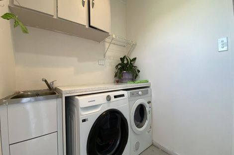 Photo of property in 33 Dianne Louise Drive, Half Moon Bay, Auckland, 2012