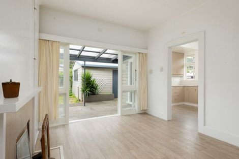 Photo of property in 16 Buller Street, Picton, 7220
