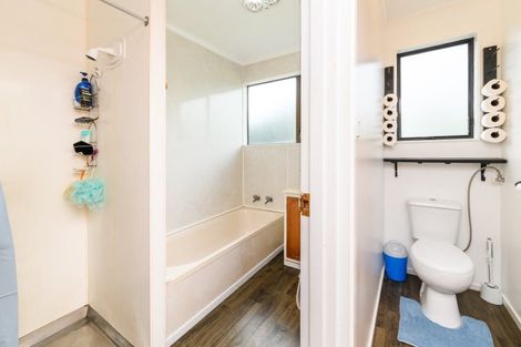 Photo of property in 33 Escort Grove, Awapuni, Palmerston North, 4412